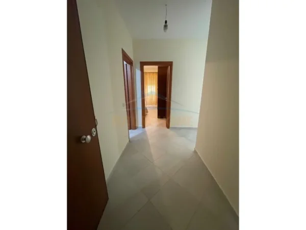 Tirane, shitet apartament 1+1+Ballkon Kati 1, 77 m² 138.000 € (Liqeni i thate)