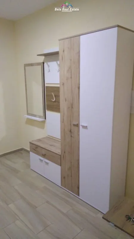 Tirane, jepet me qera apartament 1+1+Ballkon Kati 5, 65 m² 550 € (Rruga e Kosovareve)