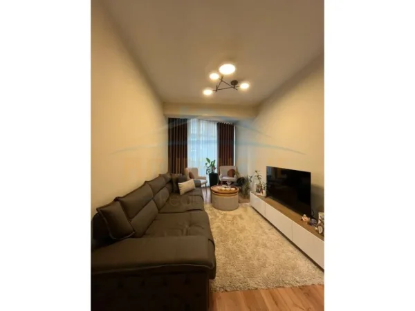 Tirane, shitet apartament 2+1+Ballkon Kati 2, 94 m² 210.000 € (Rruga e Kavajes)