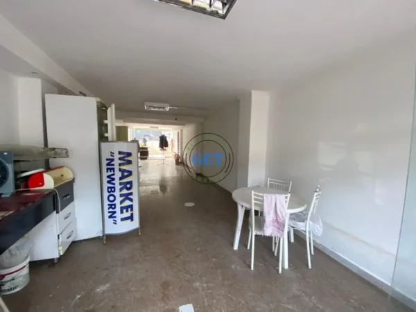 Durres, jepet me qera dyqan Kati 0, 120 m² 120 € (Ne Plazh, Durres.)