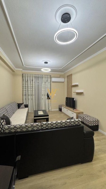 Tirane, jepet me qera apartament 1+1+Ballkon Kati 5, 77 m² 700 € (21 DHJETORI)