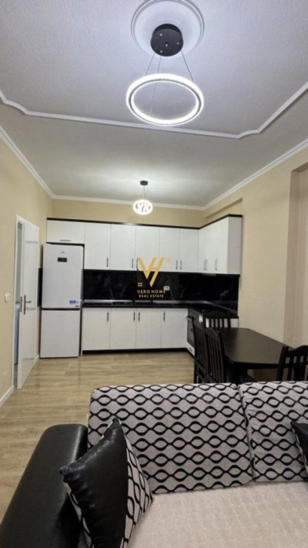Tirane, jepet me qera apartament 1+1+Ballkon Kati 5, 77 m² 700 € (21 DHJETORI)