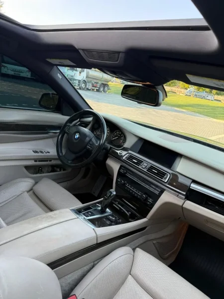 Durres, shitet makine Bmw Benzin, gri e erret automatik Klima 190.000 km 10.000 €