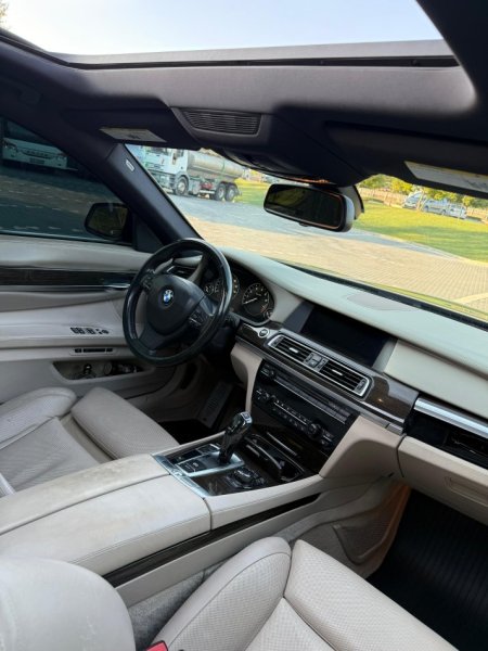 Durres, shitet makine Bmw Benzin, gri e erret automatik Klima 190.000 km 10.000 €