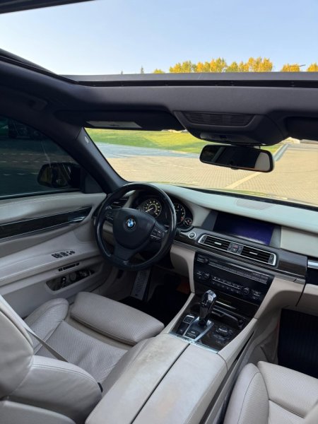 Durres, shitet makine Bmw Benzin, gri e erret automatik Klima 190.000 km 10.000 €