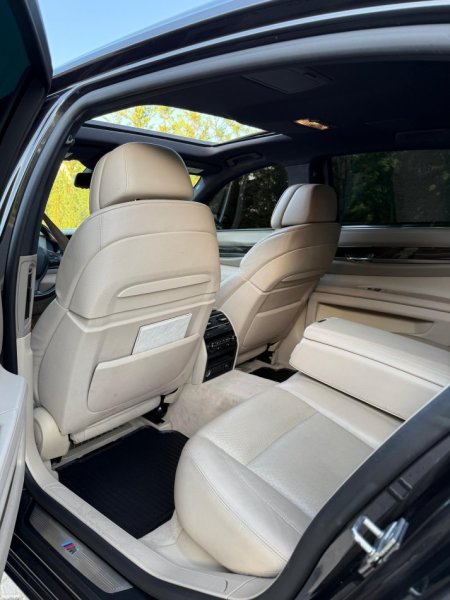 Durres, shitet makine Bmw Benzin, gri e erret automatik Klima 190.000 km 10.000 €