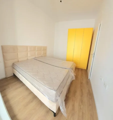 Tirane, jepet me qera apartament 1+1+Ballkon Kati 5, 60 m² 400 € (Ali Dem)