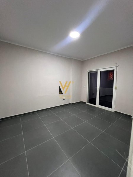 Tirane, jepet me qera apartament 1+1+Ballkon Kati 5, 82 m² 500 € (RRUGA E BOGDANEVE)