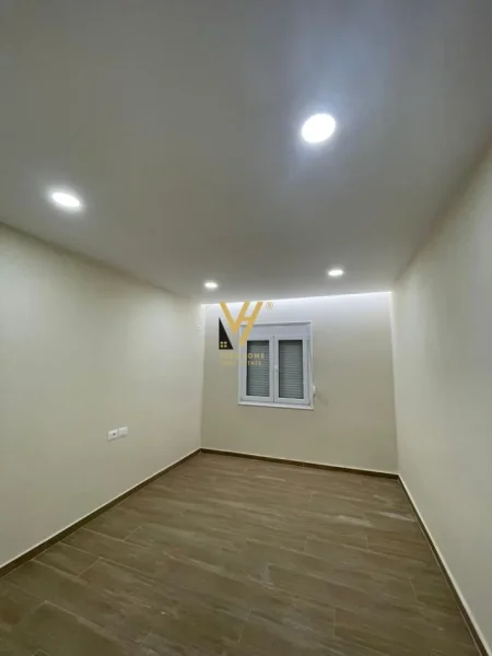 Tirane, jepet me qera apartament 1+1+Ballkon Kati 5, 82 m² 500 € (RRUGA E BOGDANEVE)