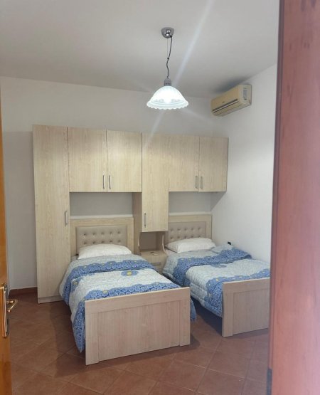 Tirane, jepet me qera shtepi 2+1+Ballkon Kati 2, 100 m² 500 € (Ali Dem)