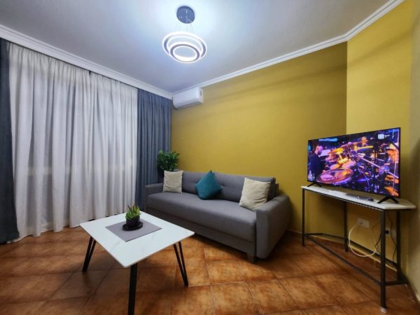 Tirane, jepet me qera apartament 1+1+Ballkon Kati 5, 74 m² 590 € (Rruga Fortuzi)