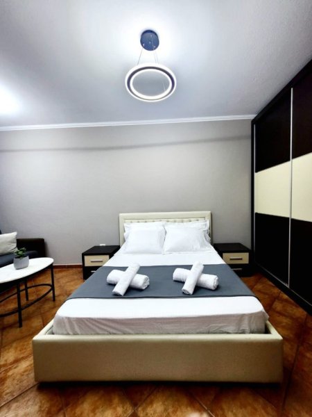 Tirane, jepet me qera apartament 1+1+Ballkon Kati 5, 74 m² 590 € (Rruga Fortuzi)