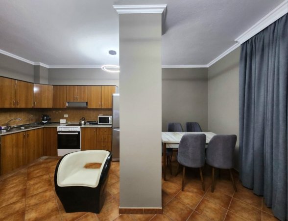 Tirane, jepet me qera apartament 1+1+Ballkon Kati 5, 74 m² 590 € (Rruga Fortuzi)