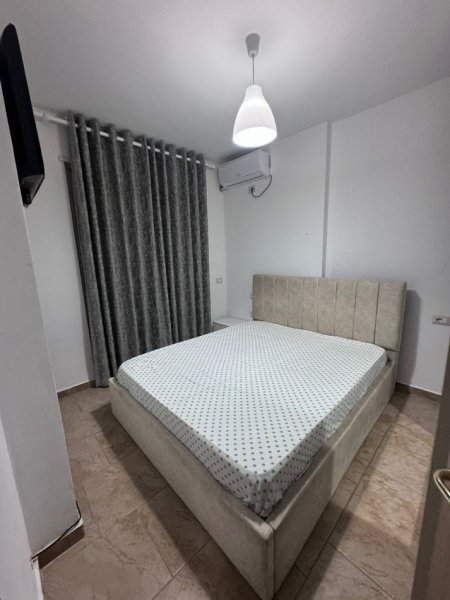 Tirane, jepet me qera apartament 1+1+Ballkon Kati 2, 50 m² 350 € (rruga Peti)