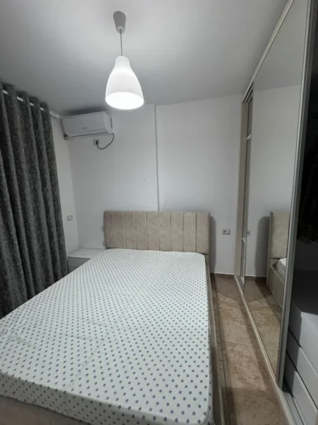 Tirane, jepet me qera apartament 1+1+Ballkon Kati 2, 50 m² 350 € (rruga Peti)