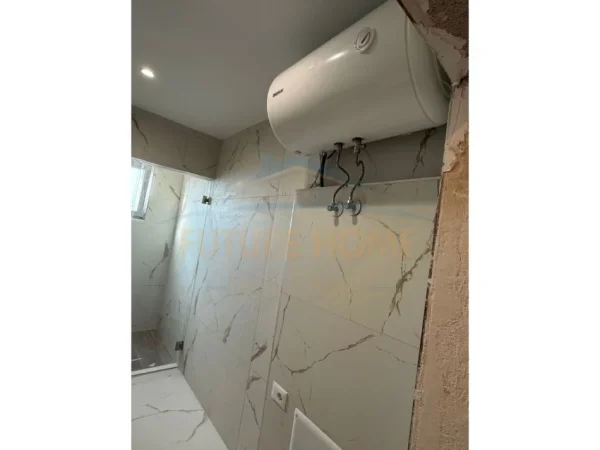 Durres, shitet apartament 2+1 Kati 5, 82 m² 90.000 € (kryqi i kuq)