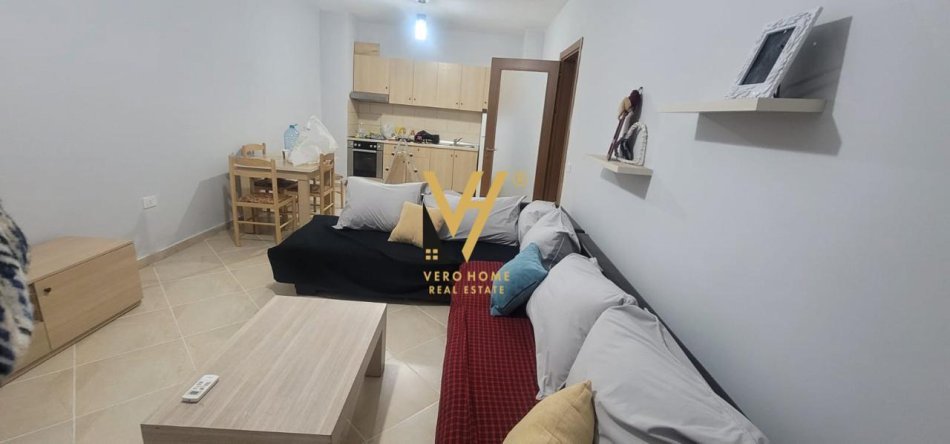 Tirane, jepet me qera apartament 2+1+Ballkon Kati 2, 96 m² 500 € (RRUGA E BURGUT)