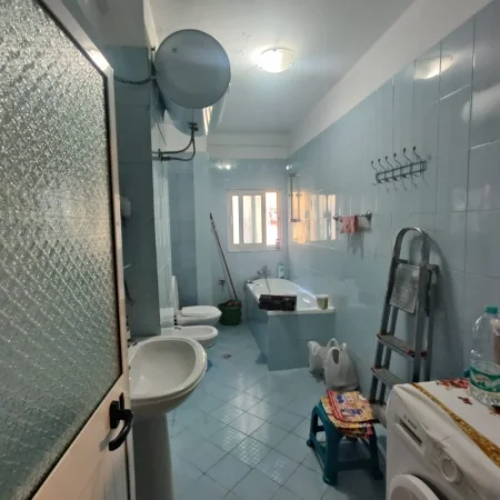 Tirane, jepet me qera apartament 2+1+Ballkon Kati 2, 80 m² 550 € (DON BOSKO)