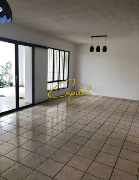 Tirane, jepet me qera magazine Kati 0, 100 m² 500 € (BULEVARDI I RI)