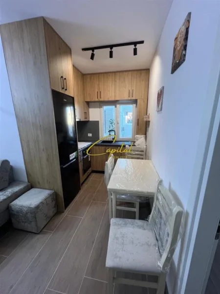 Tirane, jepet me qera apartament 1+1 Kati 3, 55 m² 500 € (SELITE)