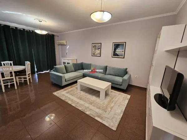 Tirane, jepet me qera apartament 2+1 Kati 2, 130 m² 800 € (Pazari i Ri)