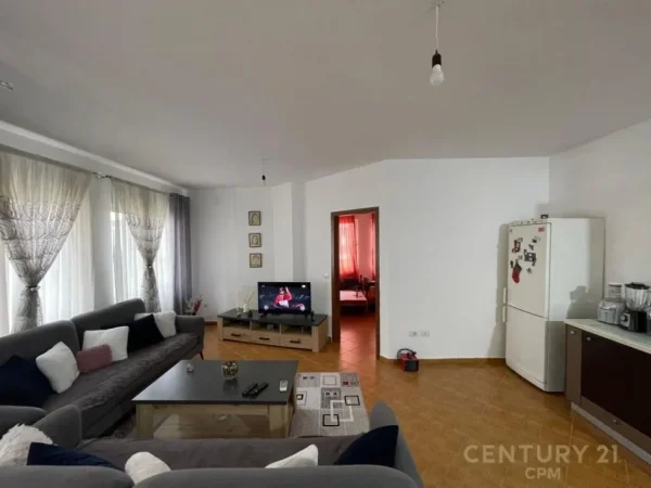 Tirane, shitet apartament 3+1+Ballkon Kati 3, 165.000 € (yzberish)