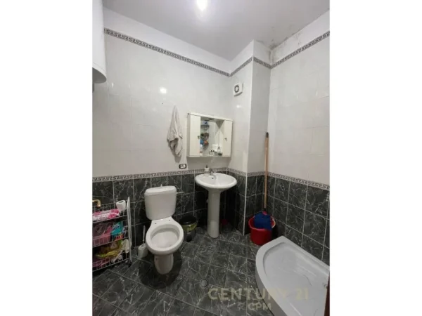 Tirane, shitet apartament 3+1+Ballkon Kati 3, 165.000 € (yzberish)