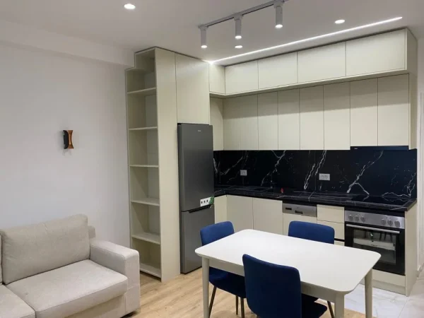 Tirane, jepet me qera apartament 1+1 Kati 9, 70 m² 500 € (rruga Teodor Keko)