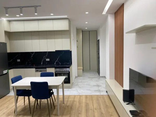 Tirane, jepet me qera apartament 1+1 Kati 9, 70 m² 500 € (rruga Teodor Keko)