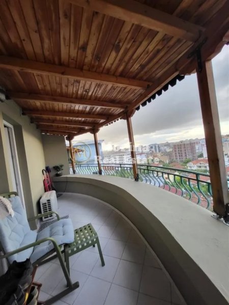 Tirane, jepet me qera apartament 1+1+Ballkon Kati 8, 65 m² 500 € (Ish Tregu Elektrik)