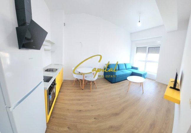 Tirane, jepet me qera apartament 1+1 Kati 5, 400 m² 400 € (ALI DEMI)