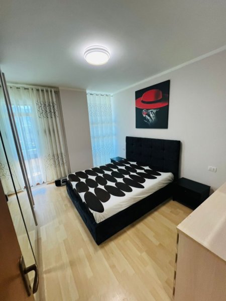 Tirane, jepet me qera apartament 2+1+Ballkon Kati 5, 100 m² 650 € (rruga Reshit Petrela)
