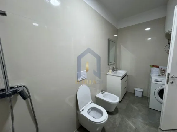 Tirane, jap me qera apartament 2+1+Ballkon Kati 6, 110 m² 650 € (5 Maj)