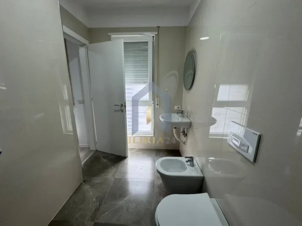 Tirane, jap me qera apartament 2+1+Ballkon Kati 6, 110 m² 650 € (5 Maj)