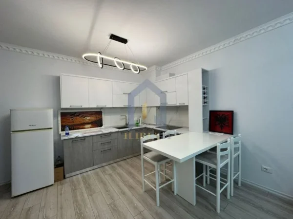 Tirane, jap me qera apartament 2+1+Ballkon Kati 6, 110 m² 650 € (5 Maj)