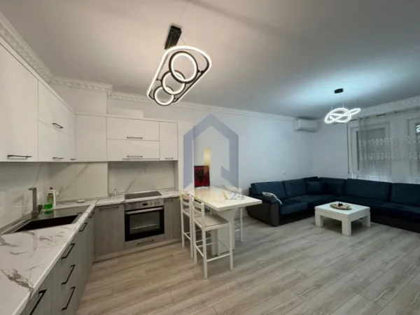 Tirane, jap me qera apartament 2+1+Ballkon Kati 6, 110 m² 650 € (5 Maj)
