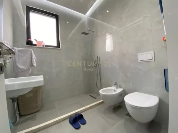 Tirane, shitet apartament 2+1 Kati 2, 102 m² 187.000 € (Kinostudio)