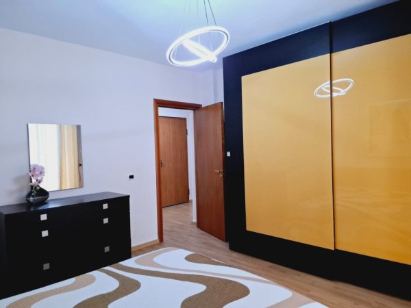 Tirane, jepet me qera apartament 1+1+Ballkon Kati 3, 70 m² 600 € (Kopshti Botanik)