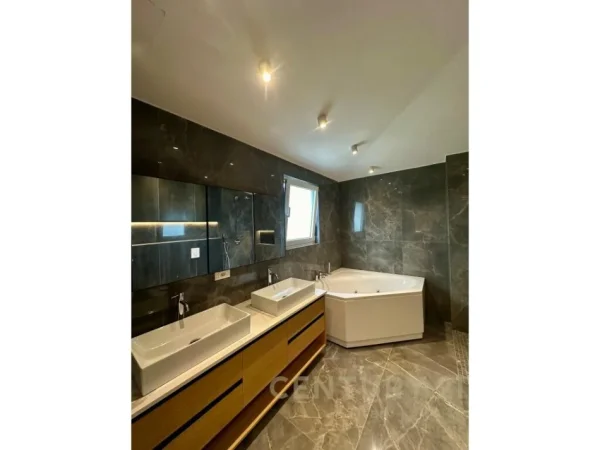 Tirane, shitet apartament+verande | Penthouse 3+1+Ballkon Kati 5, 300 m² (Liqeni i thate)