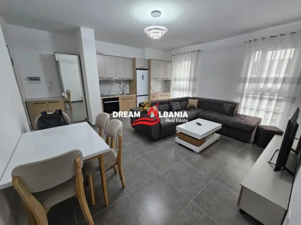 Tirane, jepet me qera apartament 1+1+Ballkon Kati 7, 75 m² 600 € (Tek Tirana Trio Towers Residence, fundi i Rruges Don Bosko)