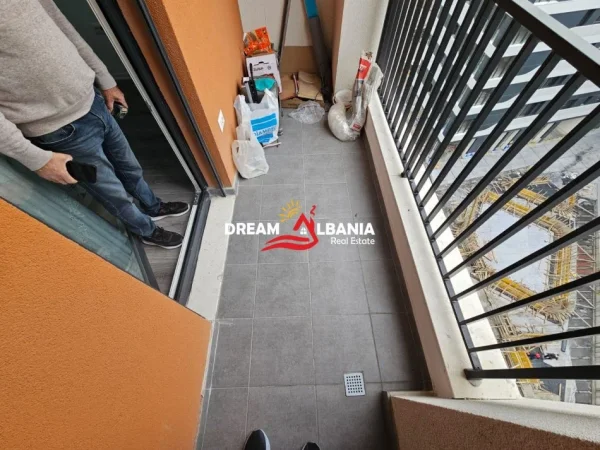 Tirane, jepet me qera apartament 1+1+Ballkon Kati 7, 75 m² 600 € (Tek Tirana Trio Towers Residence, fundi i Rruges Don Bosko)