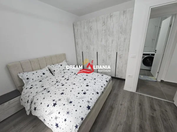 Tirane, jepet me qera apartament 1+1+Ballkon Kati 7, 75 m² 600 € (Tek Tirana Trio Towers Residence, fundi i Rruges Don Bosko)