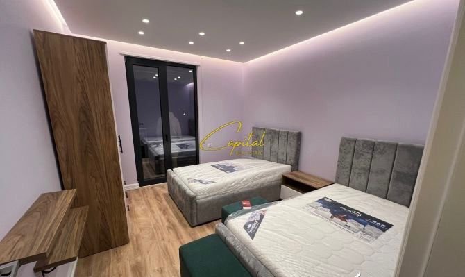 Tirane, jepet me qera apartament 3+1 Kati 7, 130 m² 1.000 € (PORCELAN)