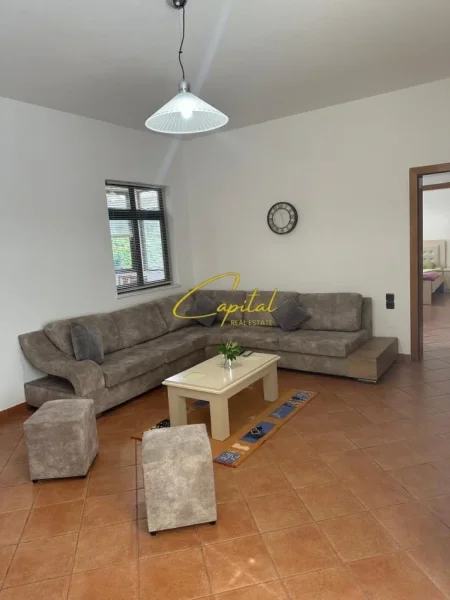 Tirane, jepet me qera apartament 2+1 Kati 2, 100 m² 550 € (ALI DEMI)