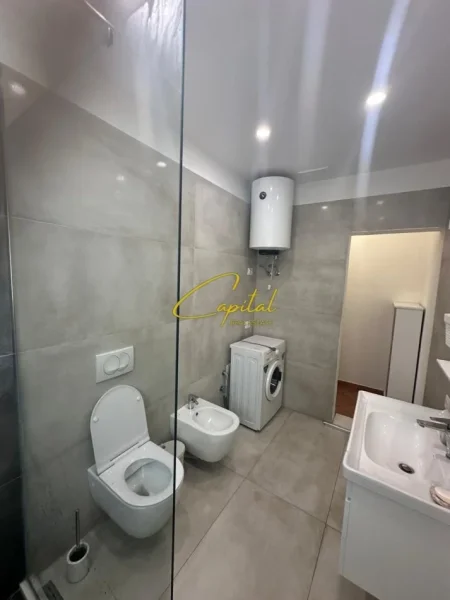 Tirane, jepet me qera apartament 2+1 Kati 2, 100 m² 550 € (ALI DEMI)