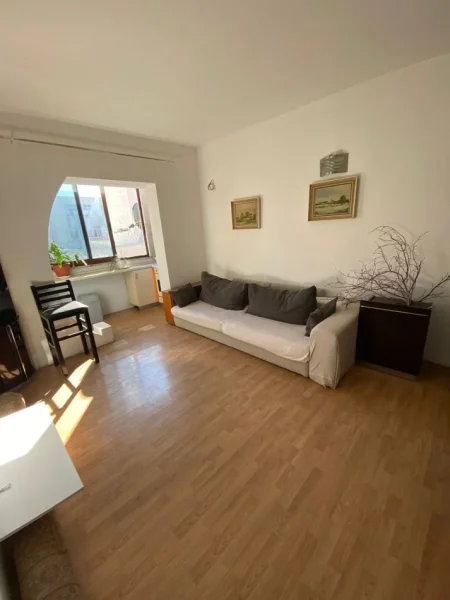 Tirane, jepet me qera apartament 1+1+Aneks Kati 4, 450 € (rruga e durresit)