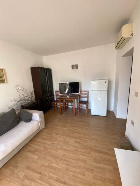 Tirane, jepet me qera apartament 1+1+Aneks Kati 4, 450 € (rruga e durresit)
