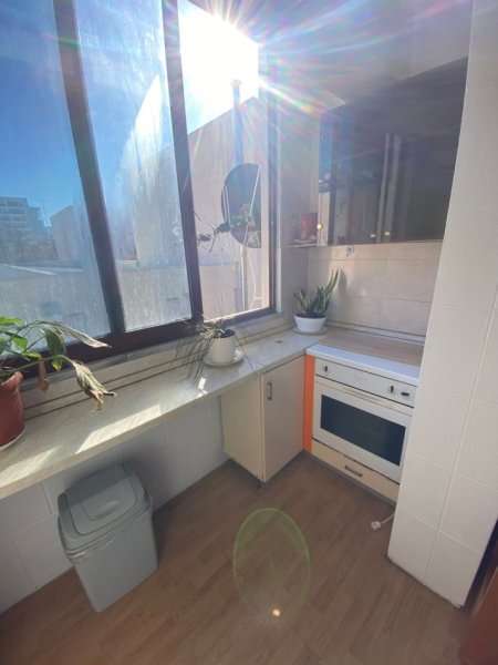 Tirane, jepet me qera apartament 1+1+Aneks Kati 4, 450 € (rruga e durresit)