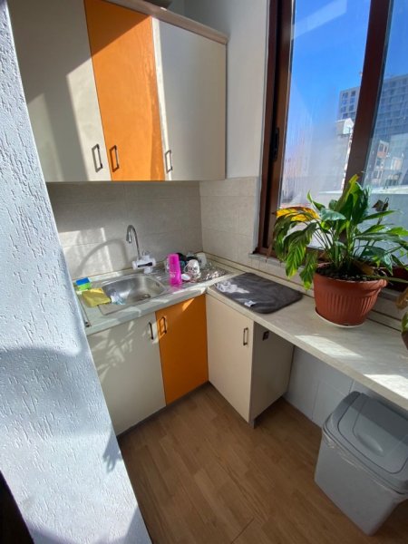 Tirane, jepet me qera apartament 1+1+Aneks Kati 4, 450 € (rruga e durresit)