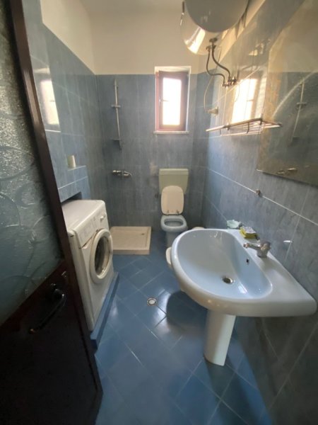 Tirane, jepet me qera apartament 1+1+Aneks Kati 4, 450 € (rruga e durresit)